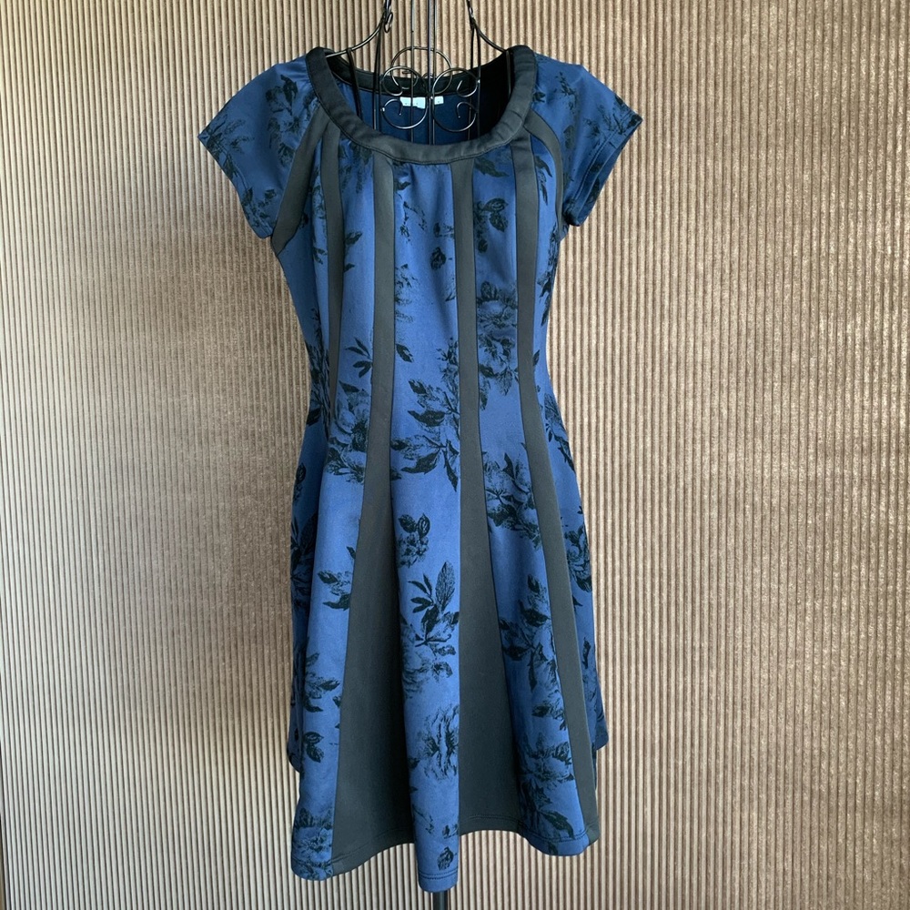 Amanda Lane A lime dress with black insets front.